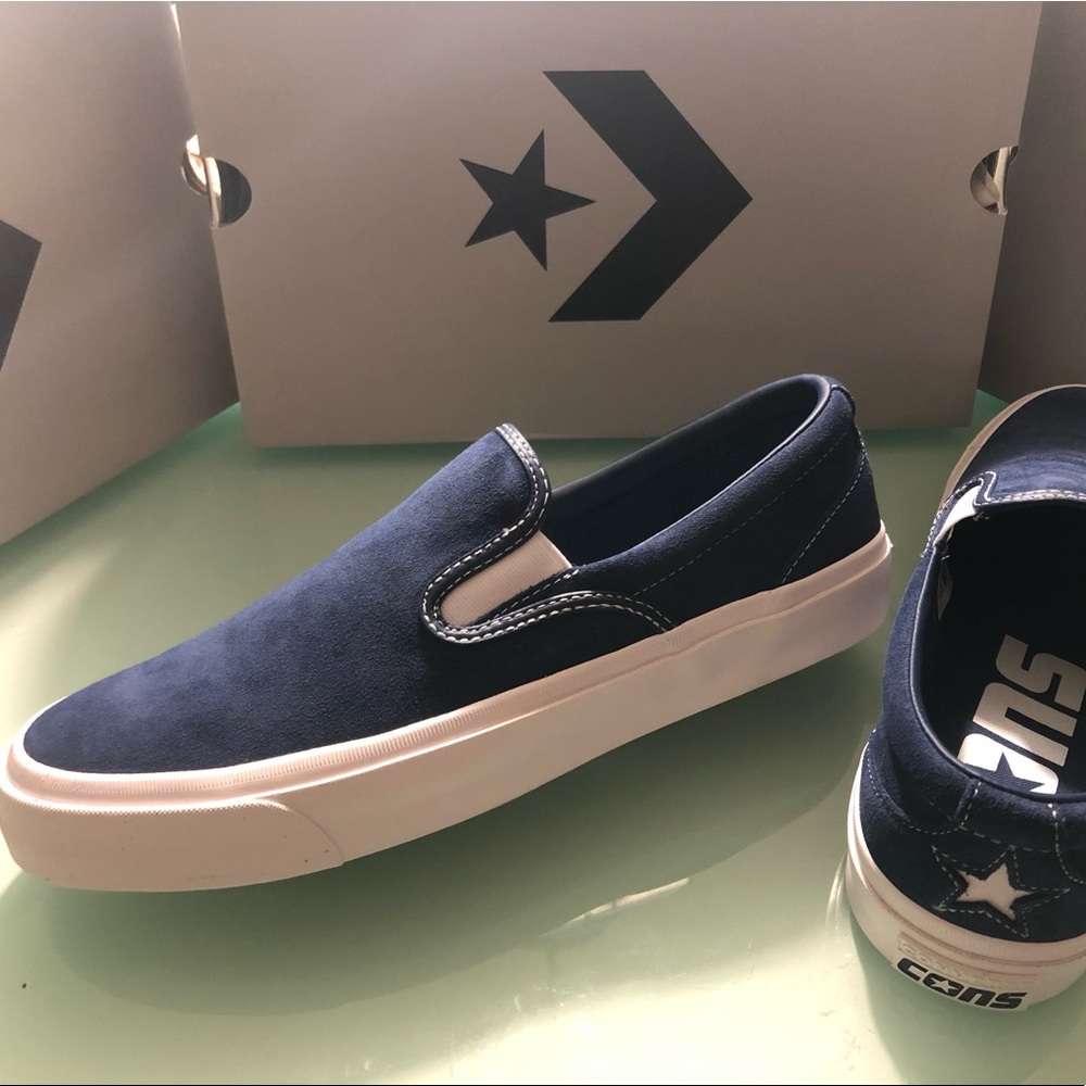 Size 8,8.5,9,9.5,11,12 Converse suede navy slip on